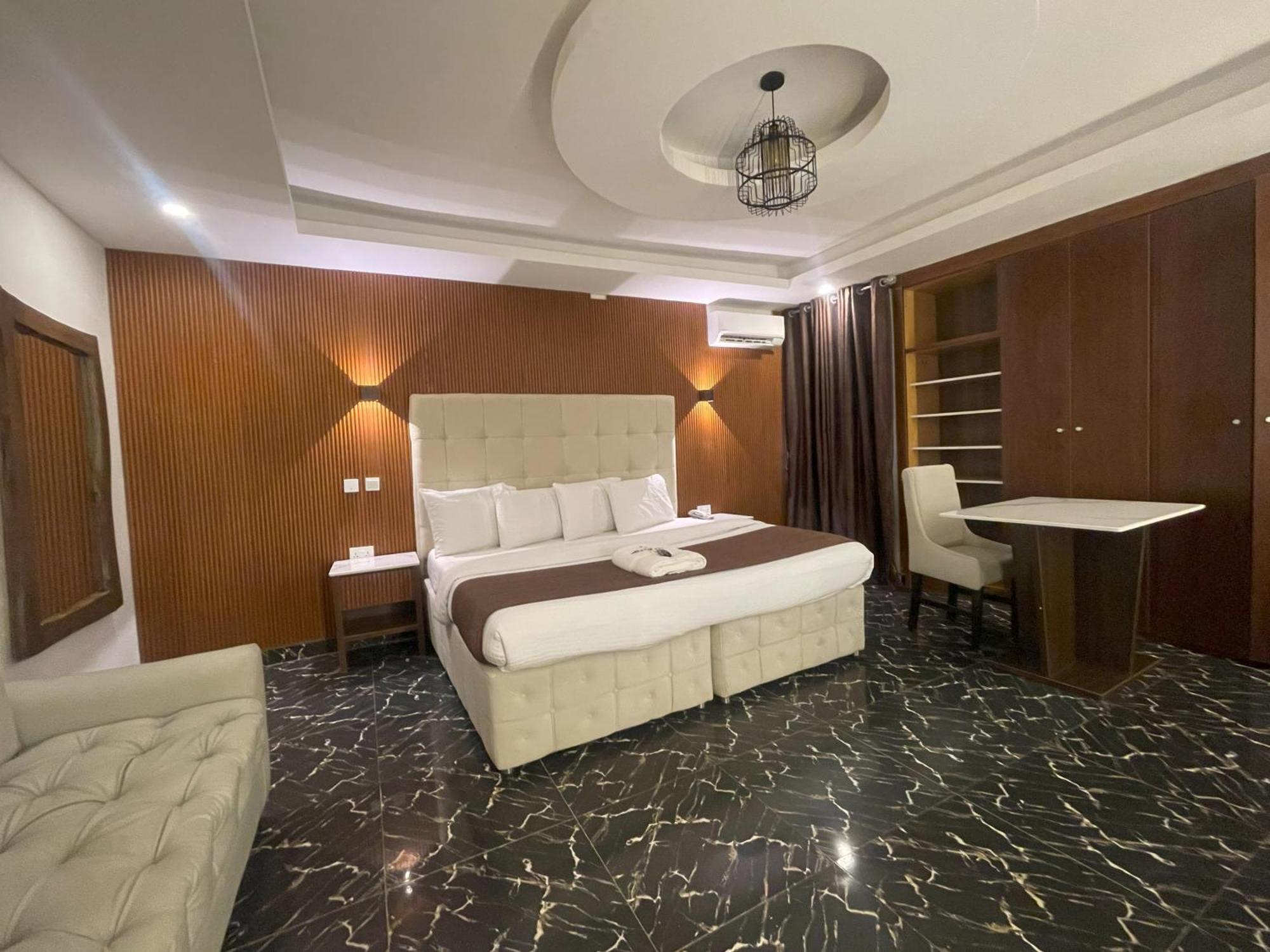 Presken Signature Ikeja Luaran gambar