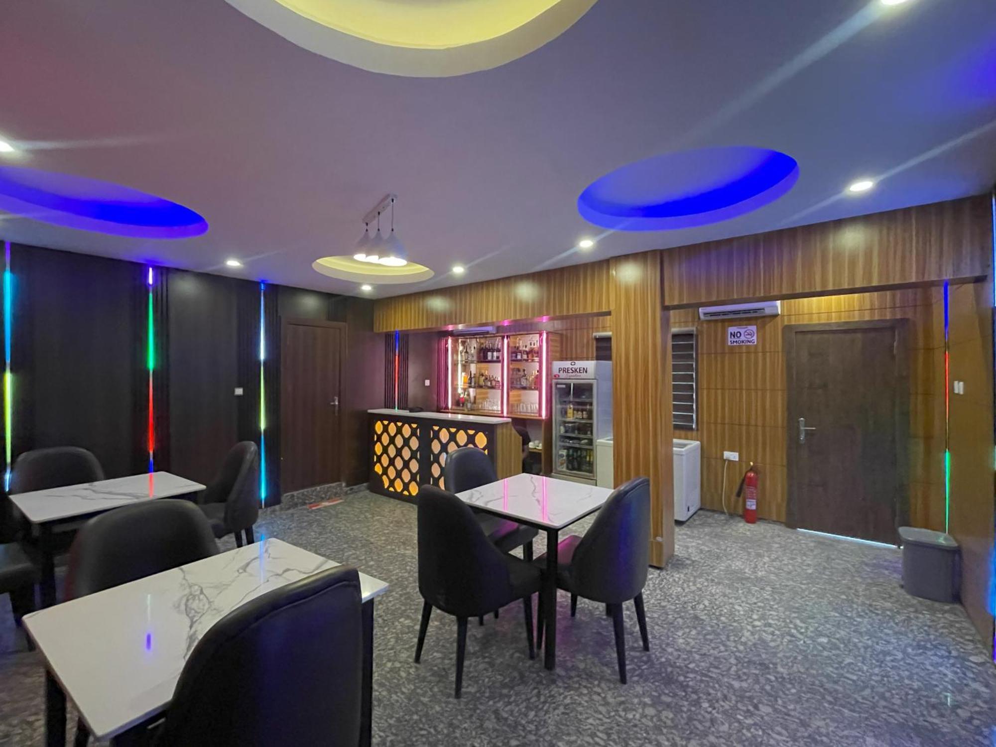 Presken Signature Ikeja Luaran gambar