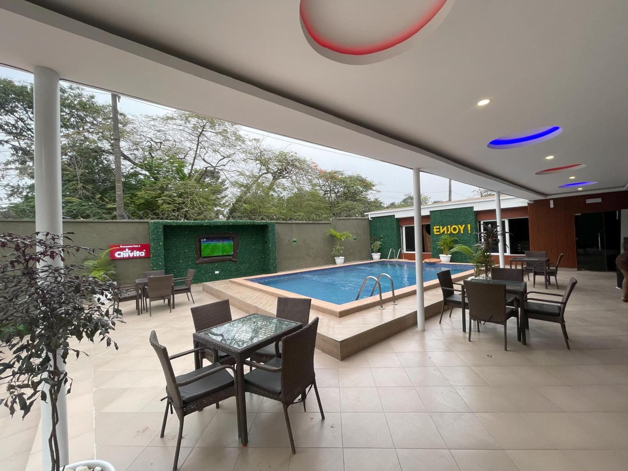 Presken Signature Ikeja Luaran gambar