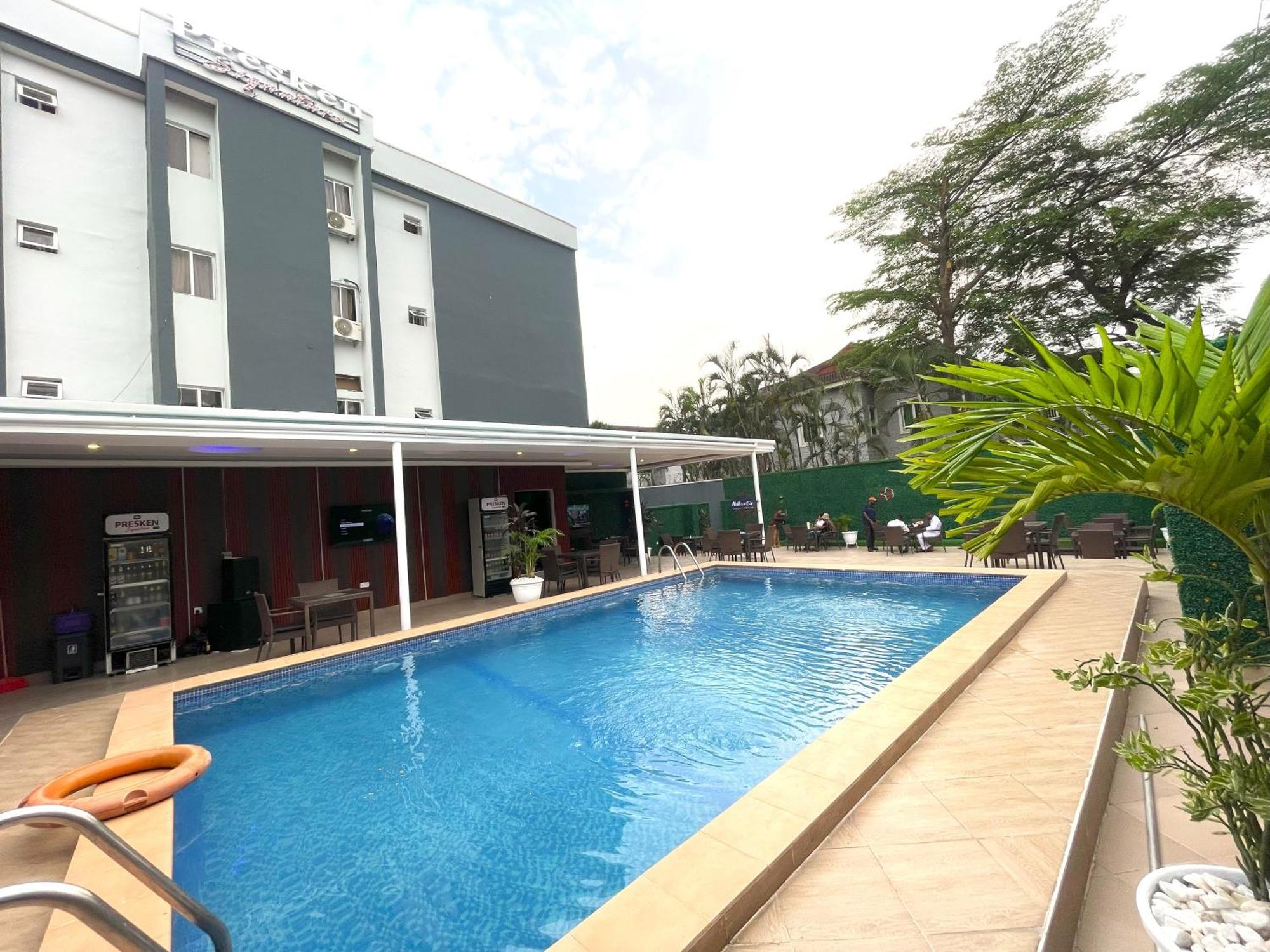 Presken Signature Ikeja Luaran gambar