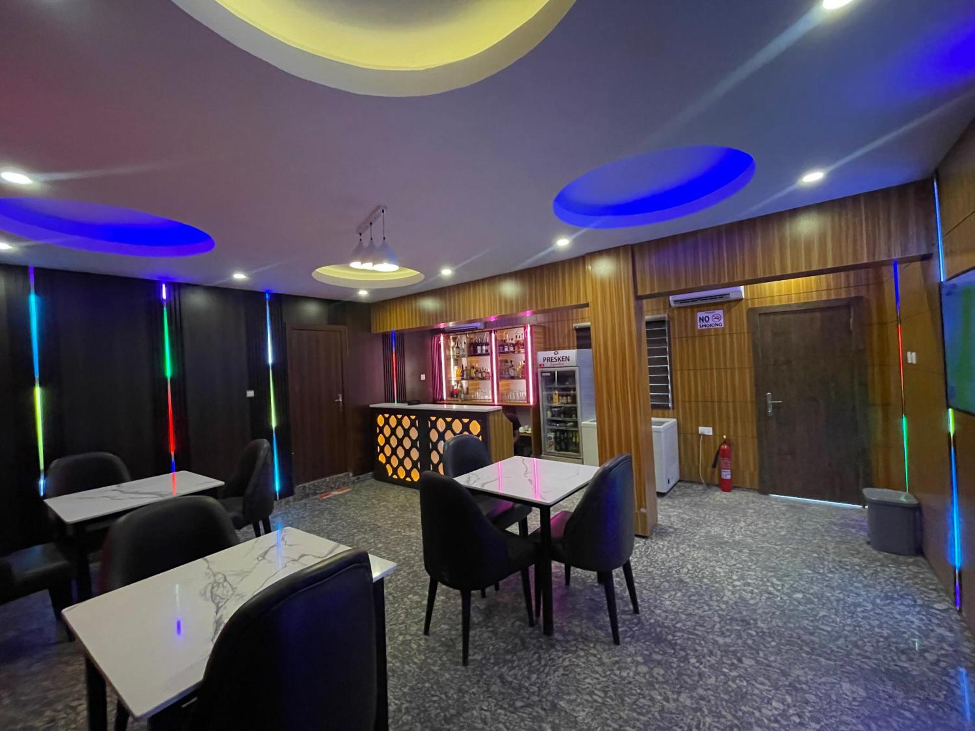 Presken Signature Ikeja Luaran gambar